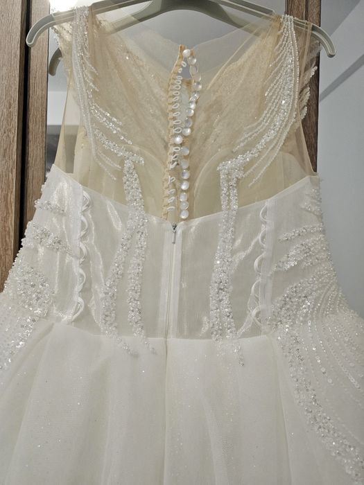 Rochie mireasa .