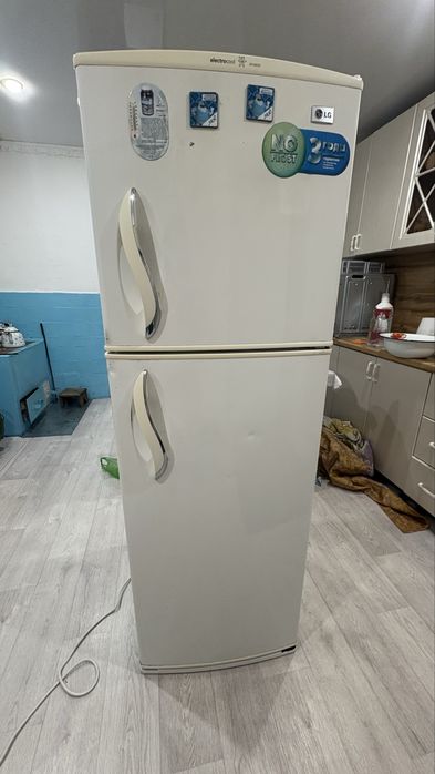 Холодильник lg (белый)