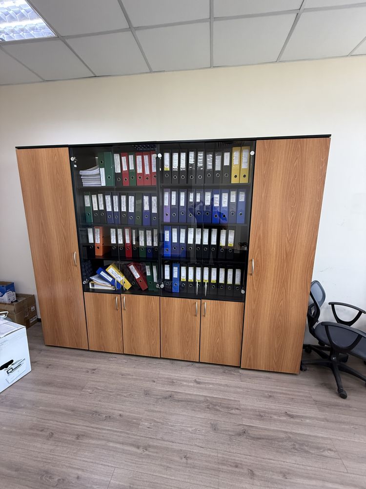Продам офисную  мебель  столы стулья кресла