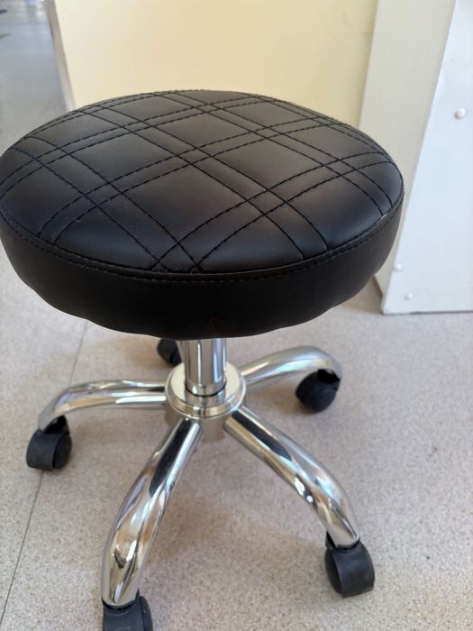 Продам стул на колёсах