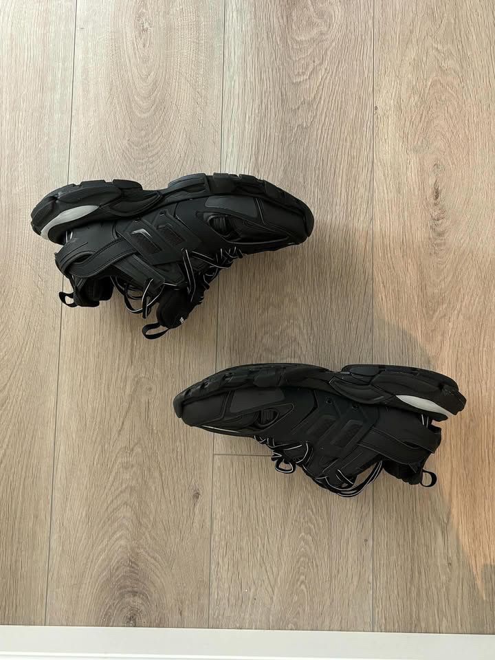 Balenciaga track