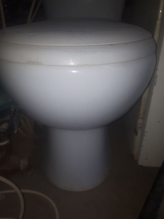 Unitaz sotiladi holati yaxshi