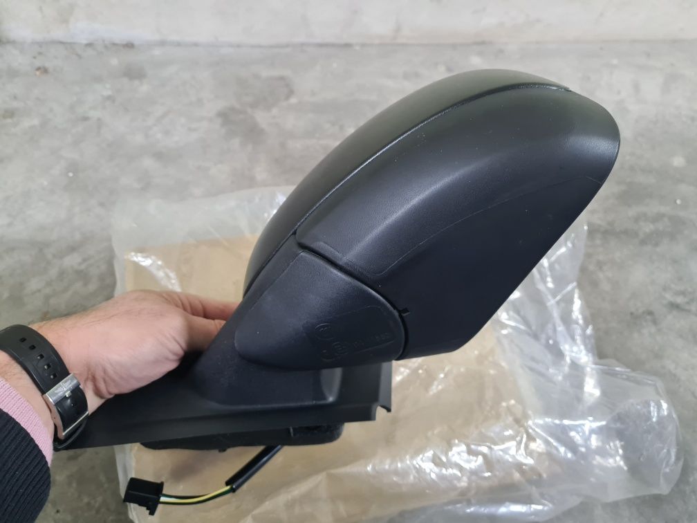 ППродавам ляво огледало за Smart w453