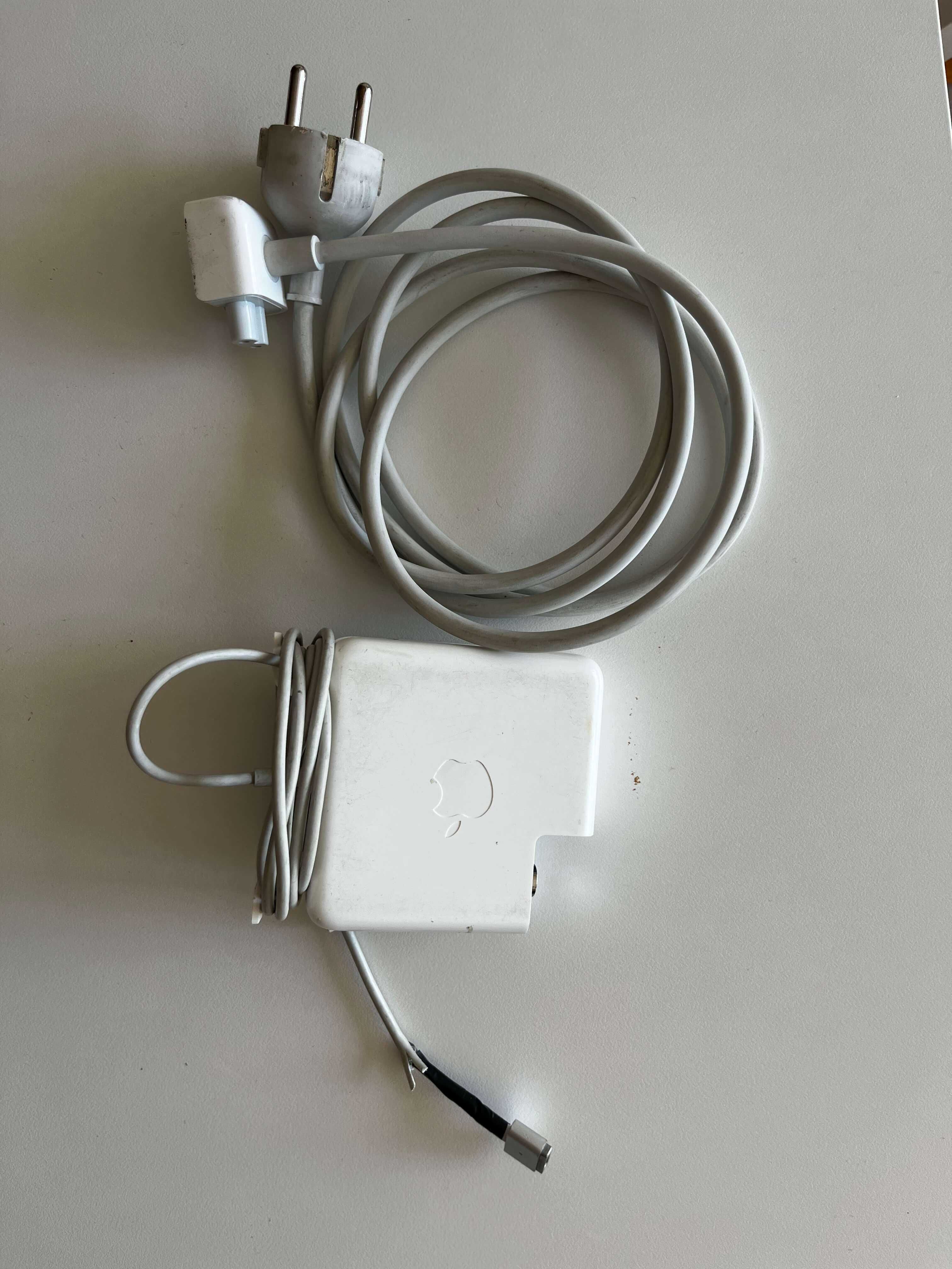 Macbook Pro (15", Retina, mid 2015) i7 2.2 GHz 16GB RAM 256 SSD