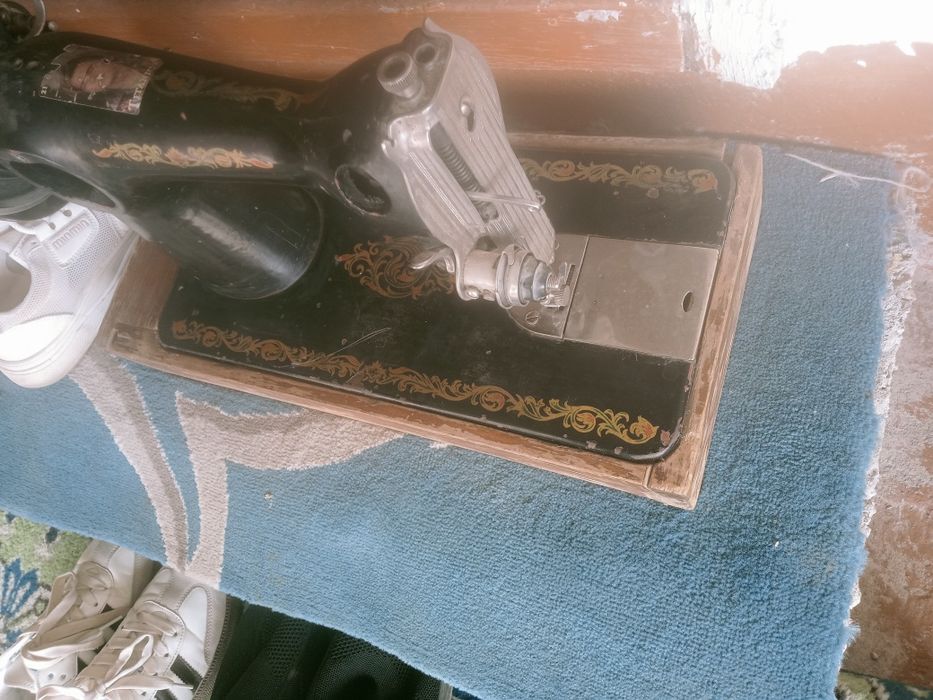 SSR tikuv mashinasi sotiladi.