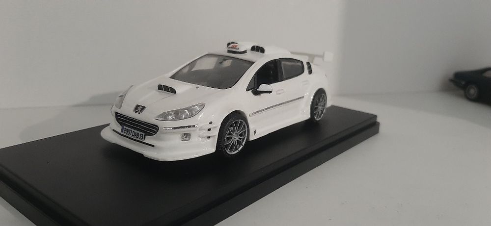 Продам модель Peugeot 407 taxi 4 1/43.
