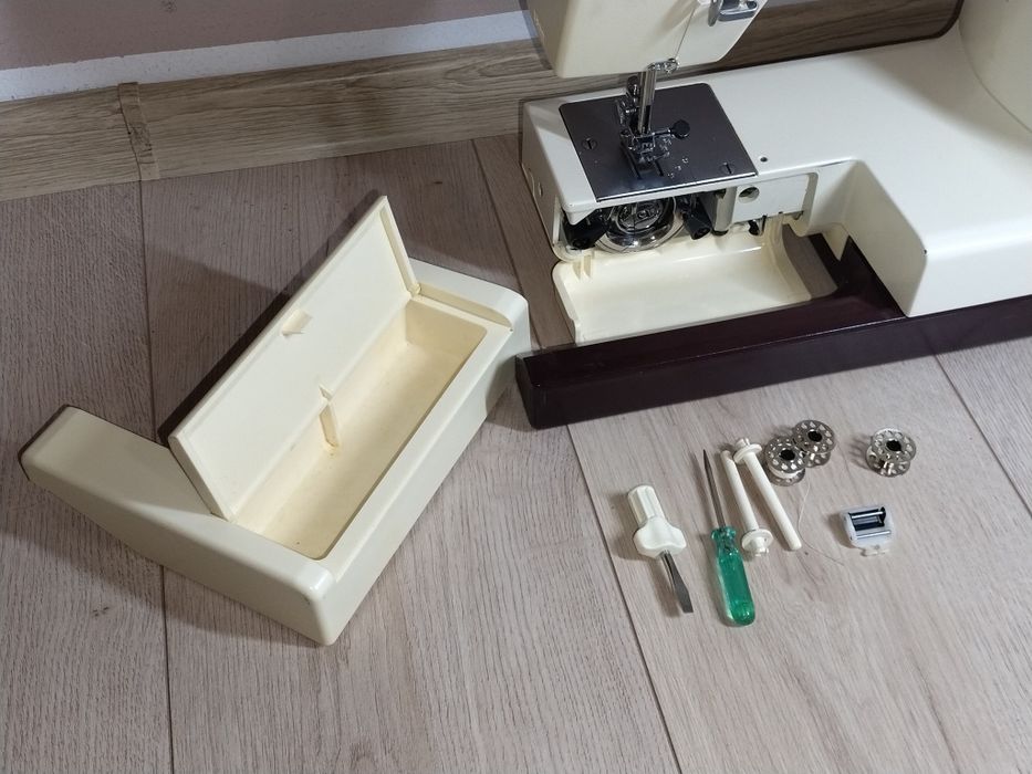 Mașina de cusut Pfaff 521