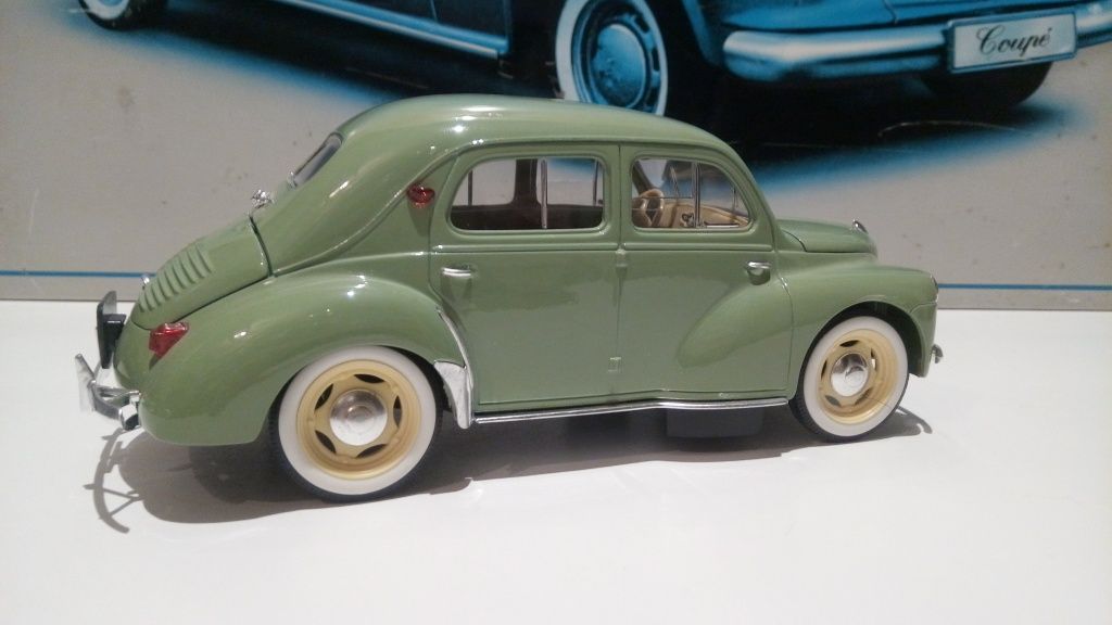 Raritate Renault 4CV macheta auto Scara 1:17, solido