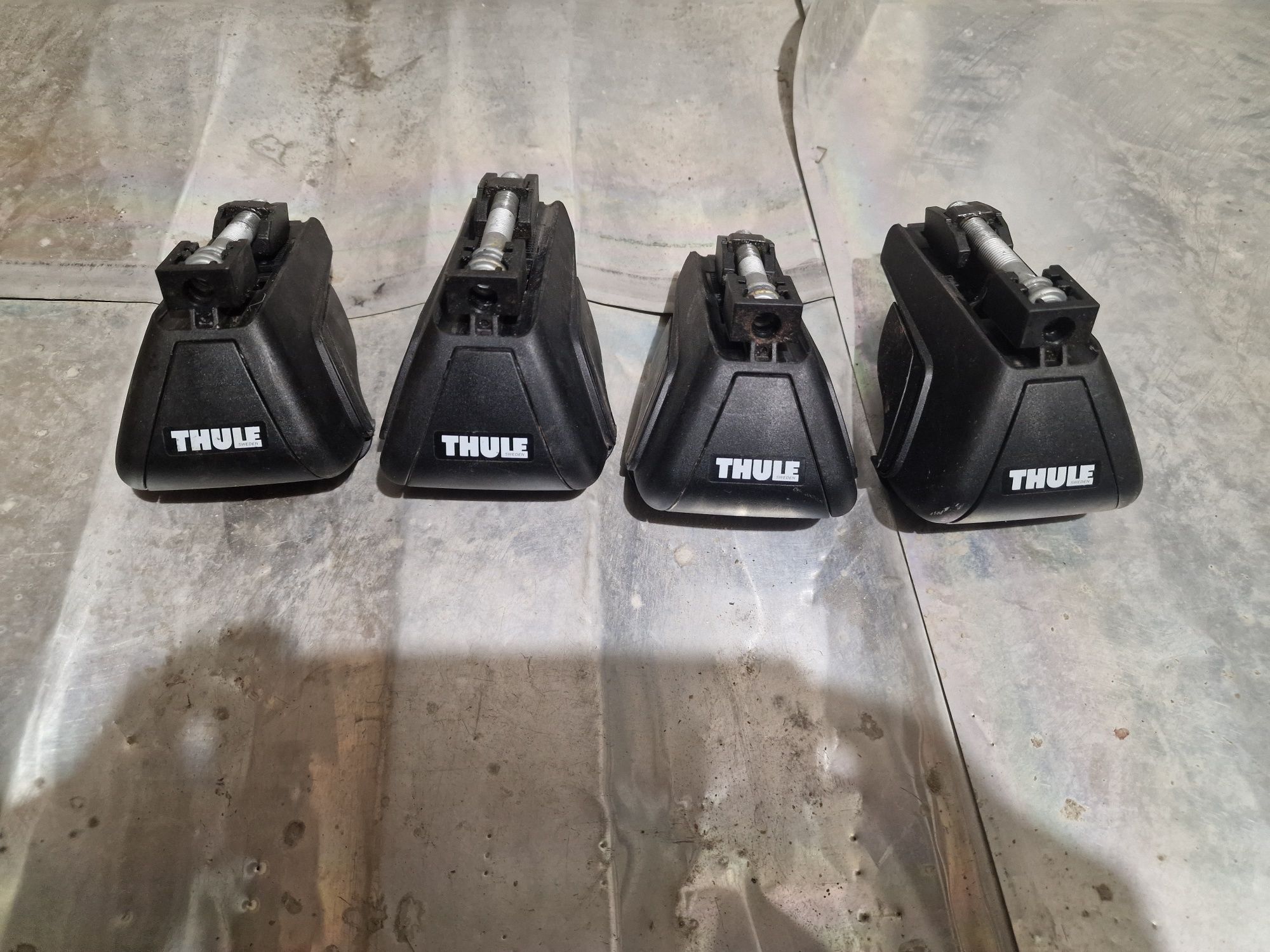 Thule греди Squarebar греди в комплект със захвати 4903 за автомобилиг