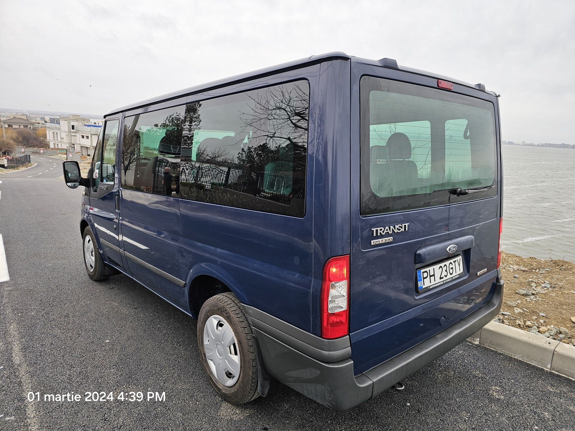 Vând microbuz Ford Transit 8+1