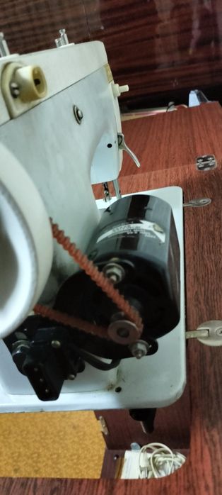 Швейная машинка "Чайка-142"