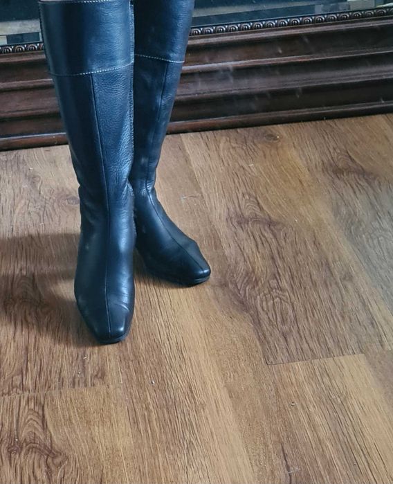 Сапоги женские  продаются