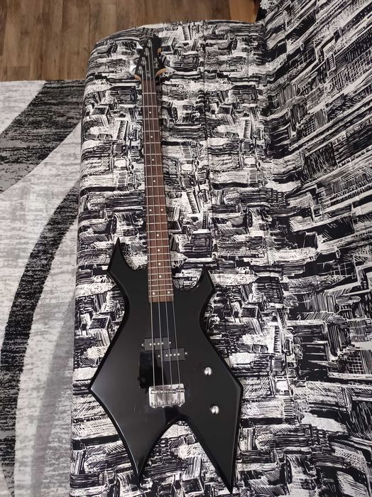 Chitară-bass Harley Benton