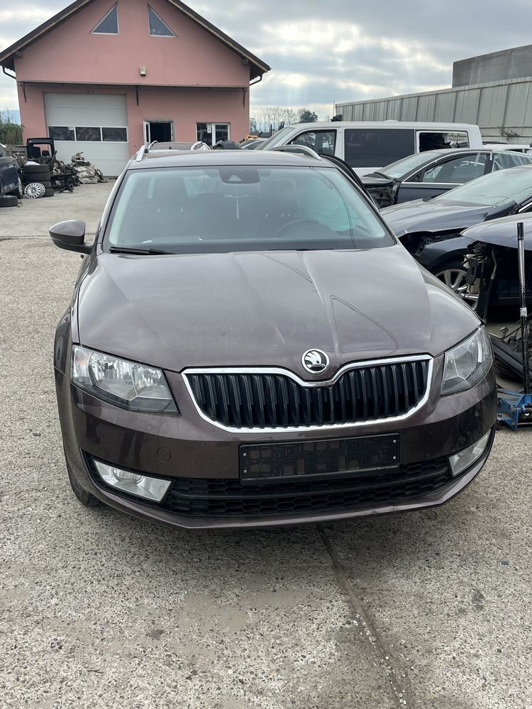 Dezmembrez Skoda Octavia 3 motor 1,6 CLH
