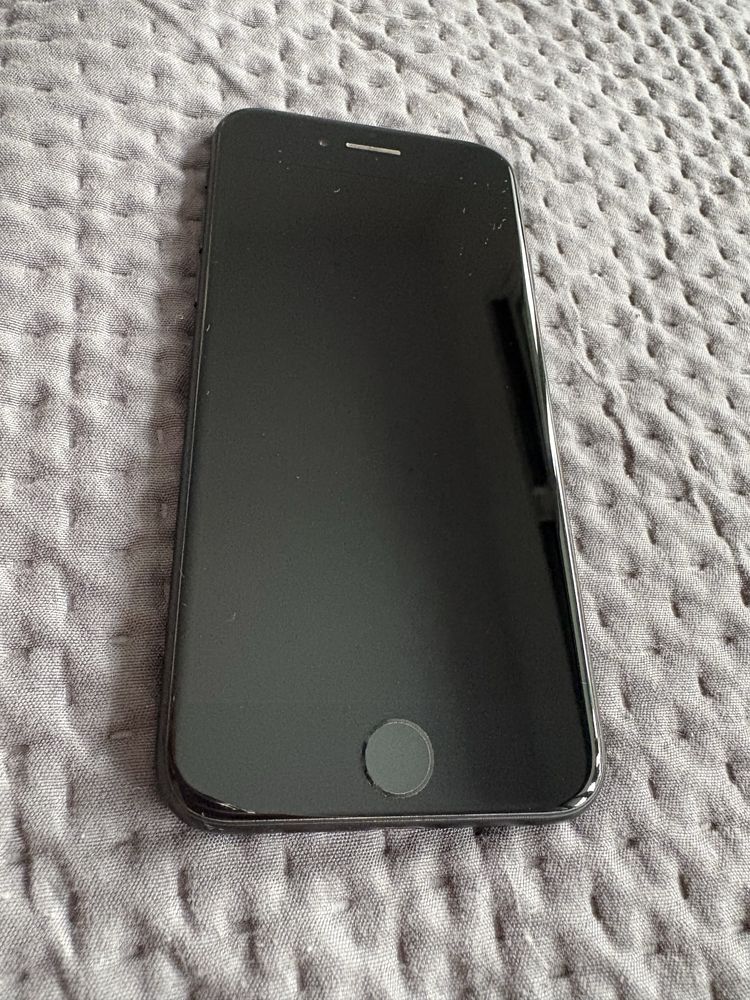 iPhone 7 - 32 GB - черен - 74% капацитет на батерия
