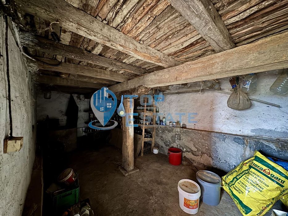 Тухлена къща с допълнителна постройка в град Долна Оряховица, област