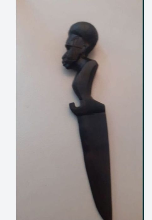 figurina deosebita lemn