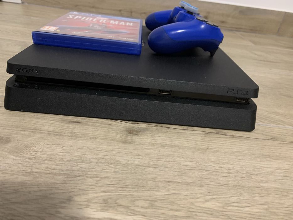 PS4 slim 1 Tb cu 2 manete si jocuri
