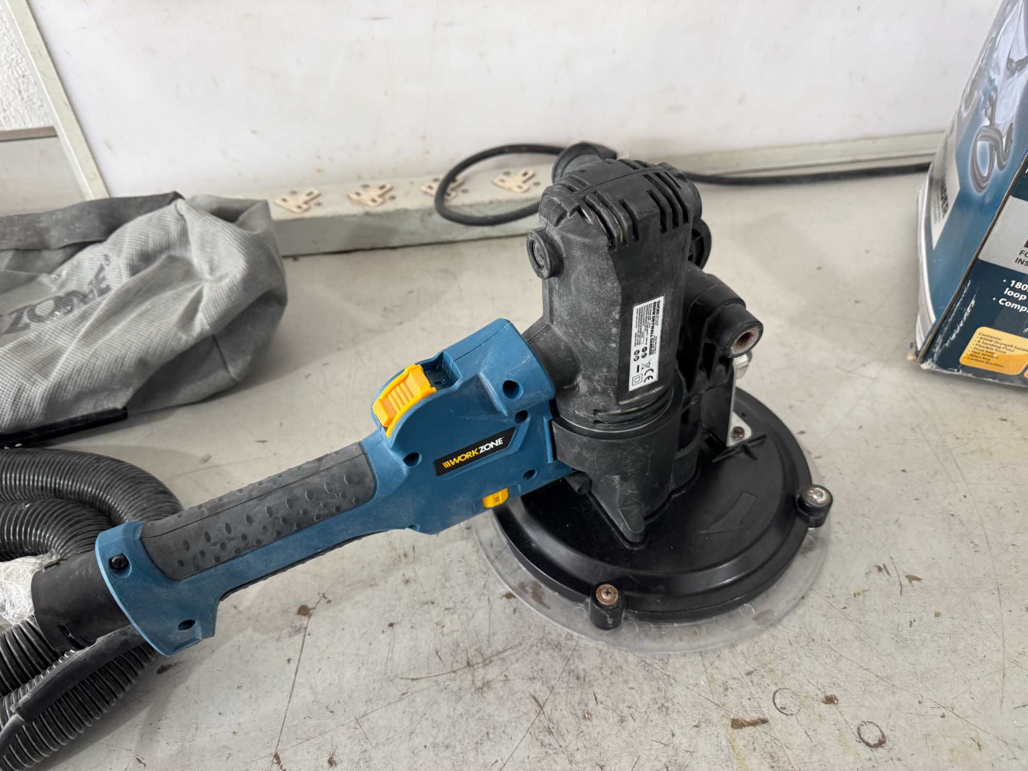 Шлайф машина за стени и тавани - Workzone 850 W
