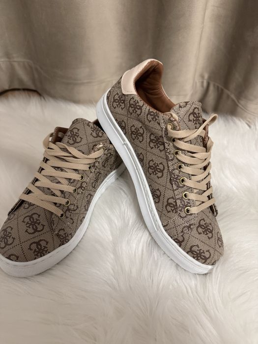 Adidasi- purtati o singura data