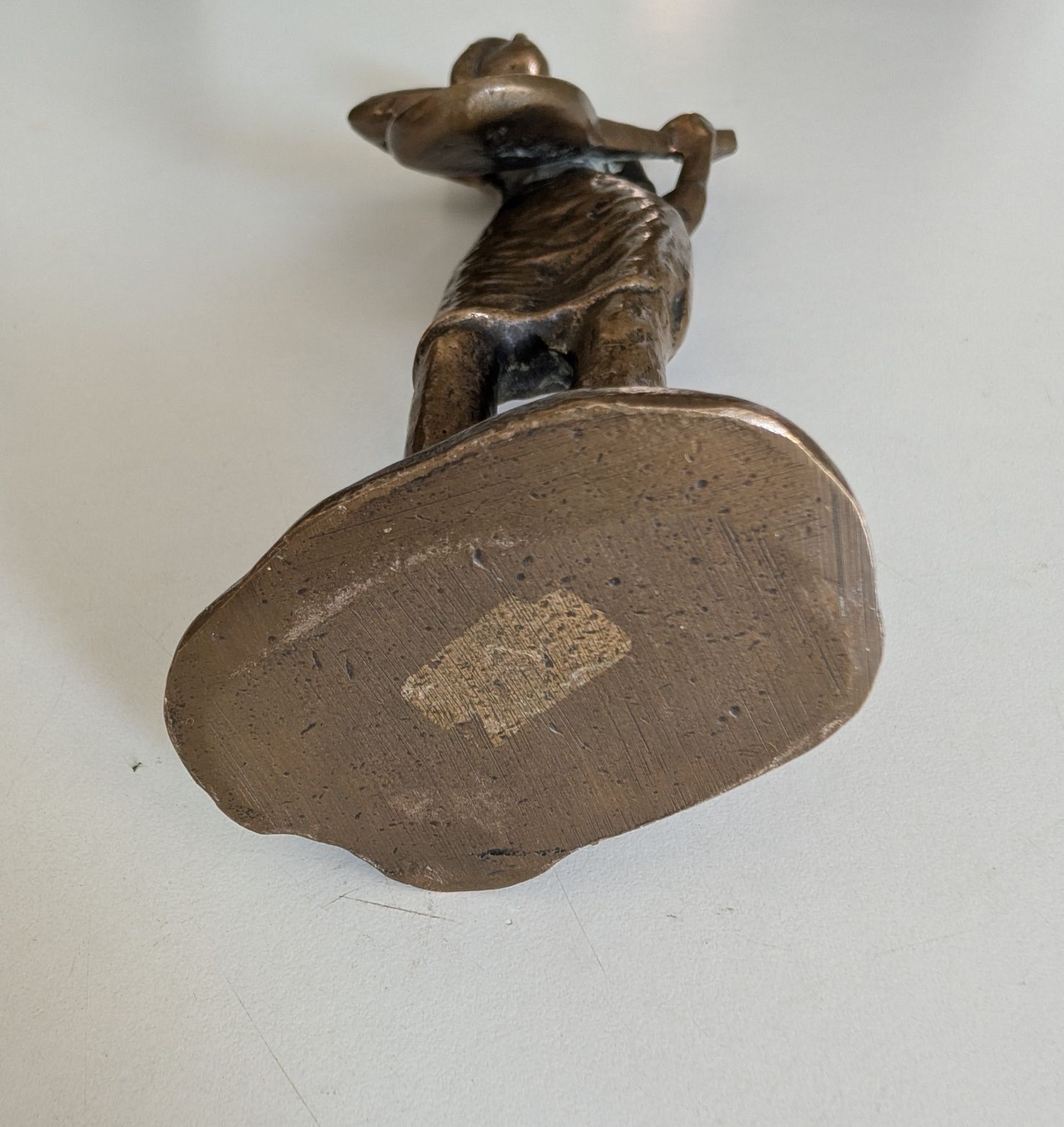 Statueta de bronz, fata cu mandolina