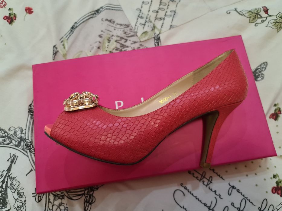 Vând pantofi noi piele Epica