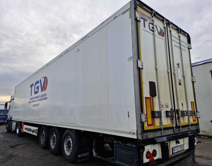 Se vinde semiremorca Krone