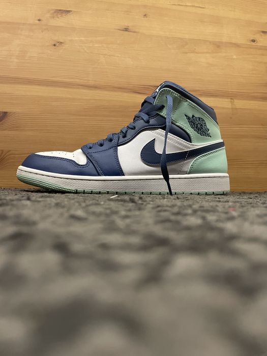Air Jordan 1 Mid Navy Mint 46
