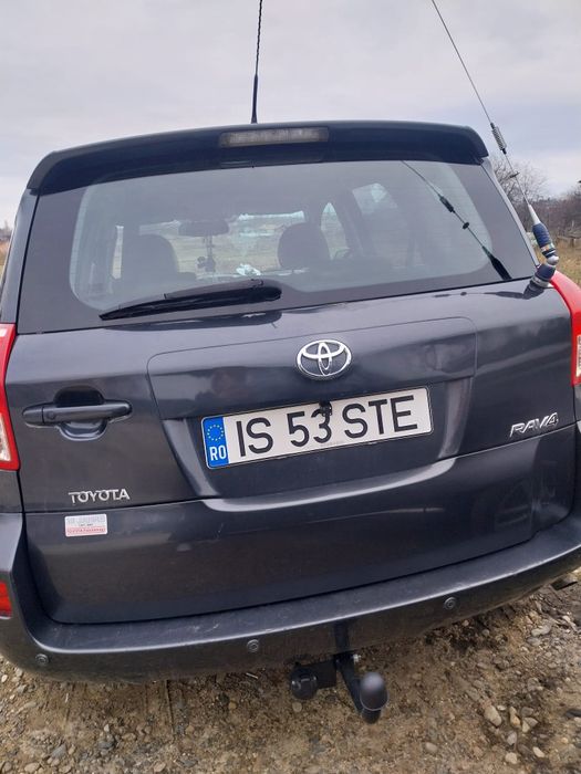 Schimb sau vând RAV4 4X4:variante basculanta sau cu masina automată
