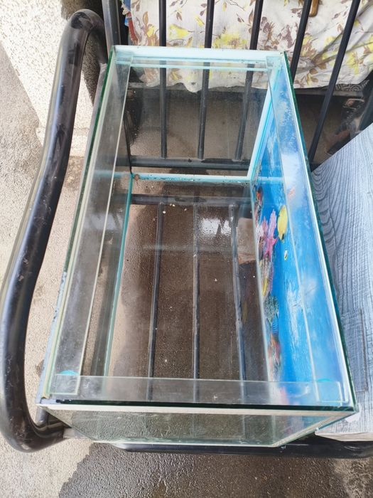 Продам аквариум на 100литров срочно