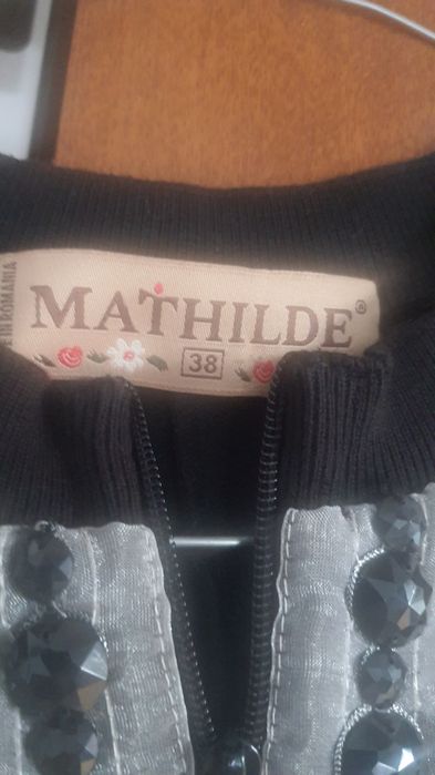 Vestă Mathilde 38