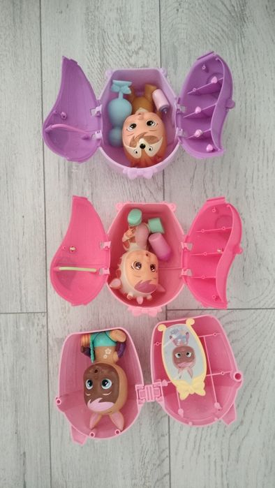 Păpuși Cry Baby și Barbie