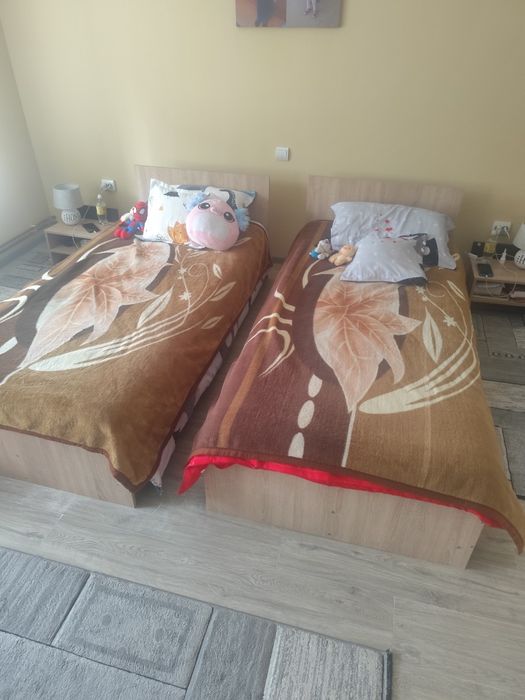 Vând 2 paturi copii 90/200 plus dulap
