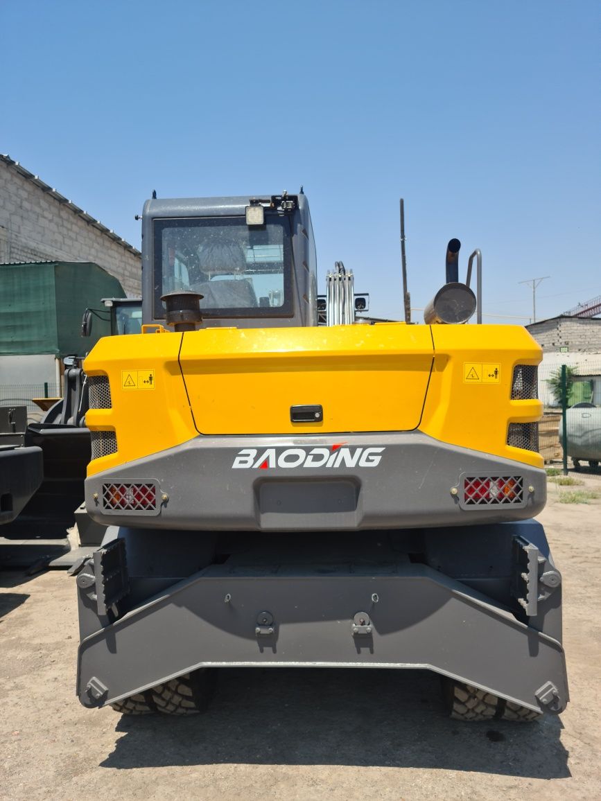 Экскаватор BAODING 0.3куб в Складе