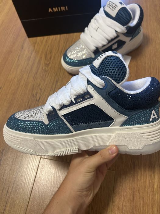 adidasi amiri ma1 baby blue albastru cu alb crystal cu pietricele