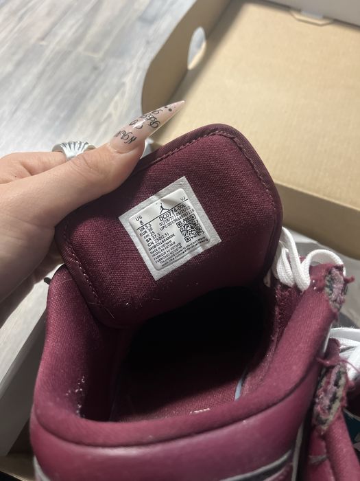 Обувки Jordan 1 бели с червено