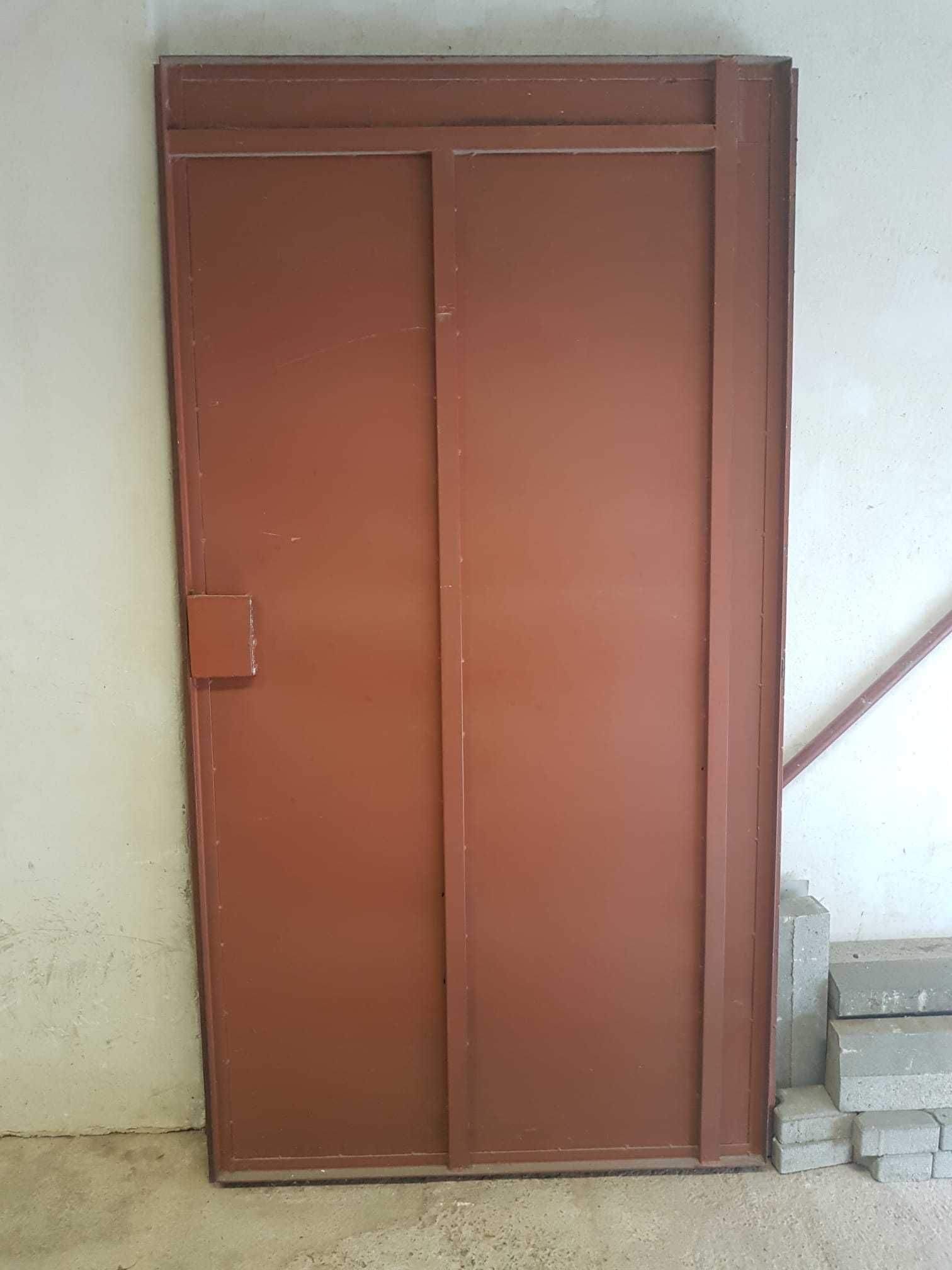 Комплект метални врати