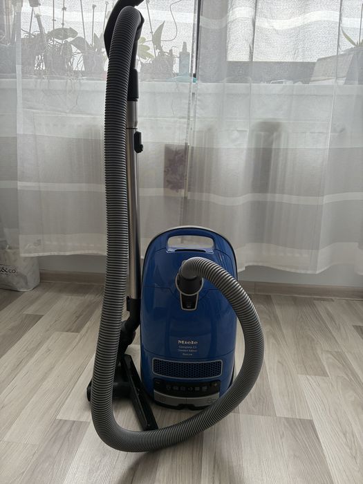 Aspirator  Miele cu sac.