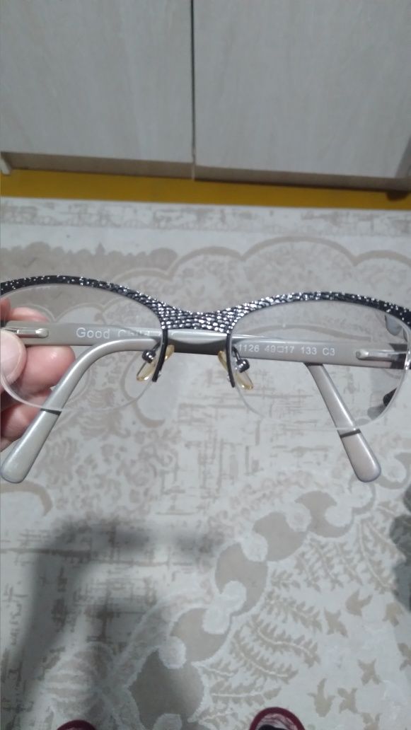 Продам очки для зрения (для девочек 10-12 лет)