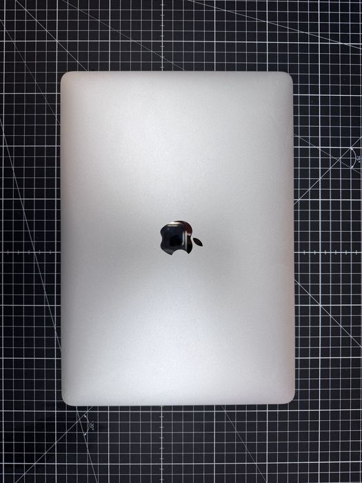 MacBook Pro 13” 2017 - i7, 16GB RAM, baterie noua, stare foarte bună