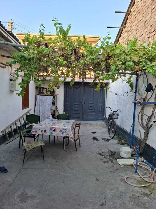 Продаётся небольшой домик, 175 школа.