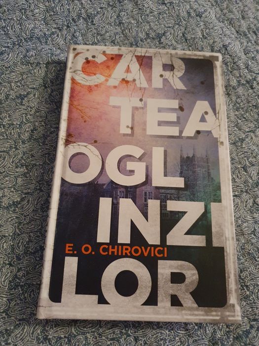 Cartea oglinzilor e o chirovici carte nou ideala cadou 20 lei carti