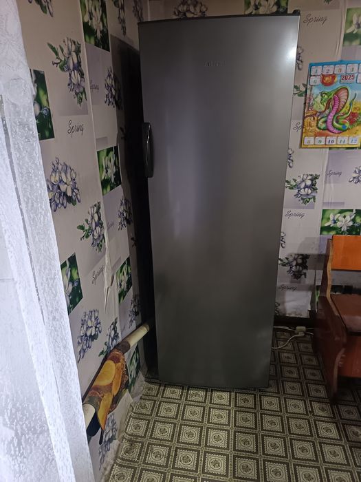 Продам морозильную камеру