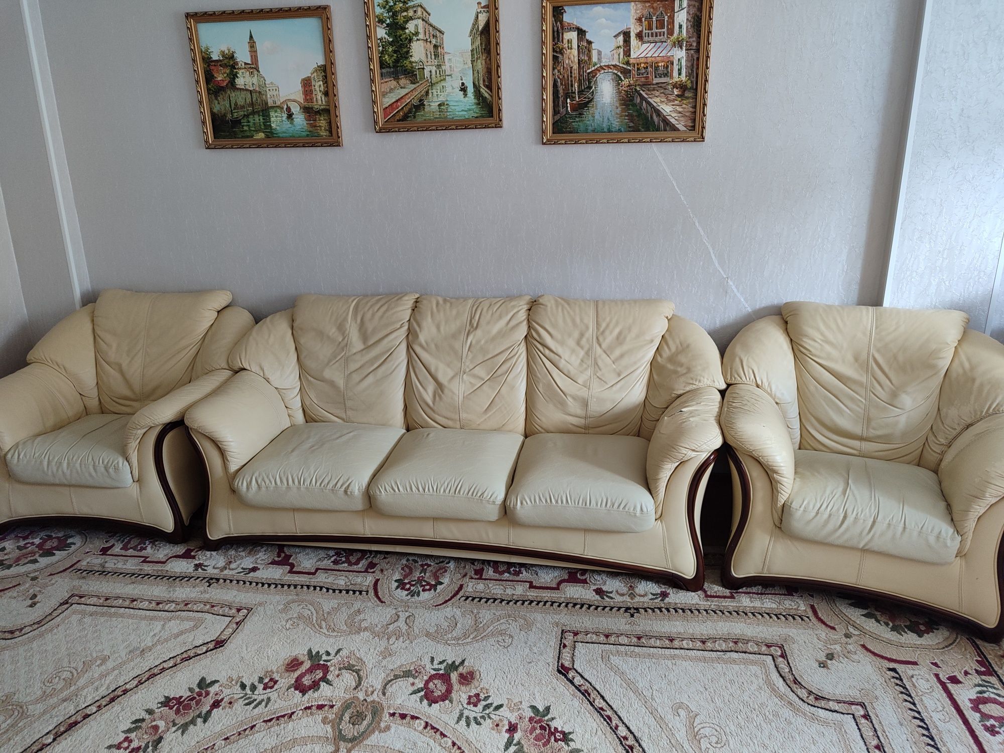 Диван с креслами