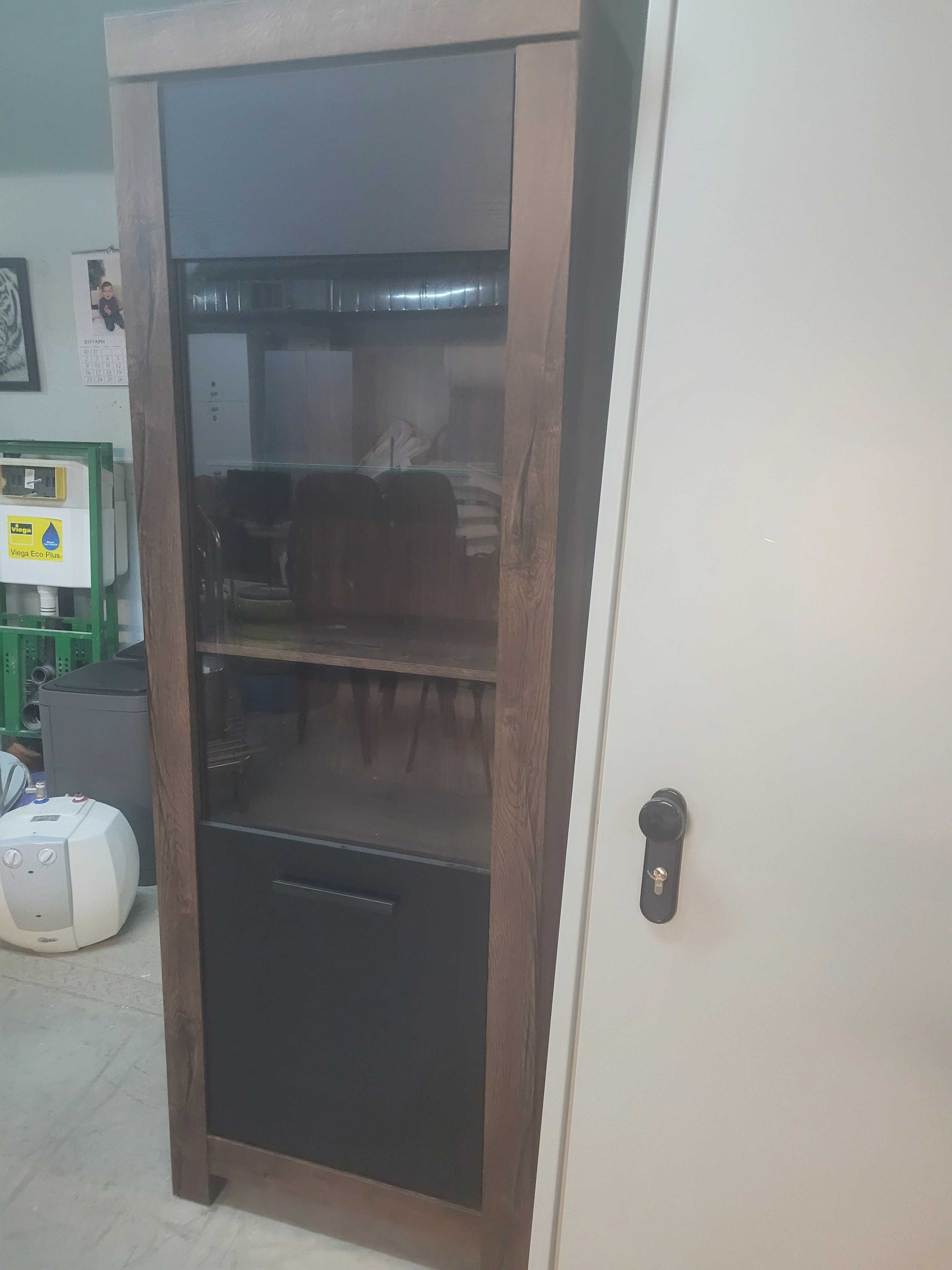 Продавам кафяв шкаф