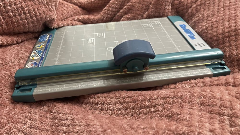 Paper cutter RotaTrim