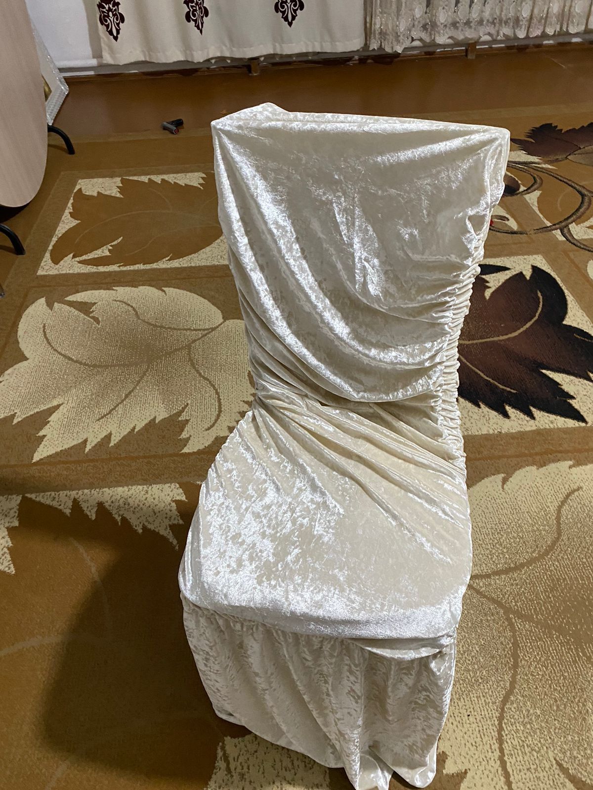 Продам чехол для стулья, цвет жемчуг