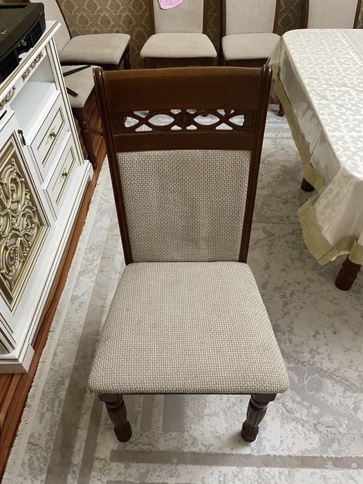 15 шт стульев и стол в подарок