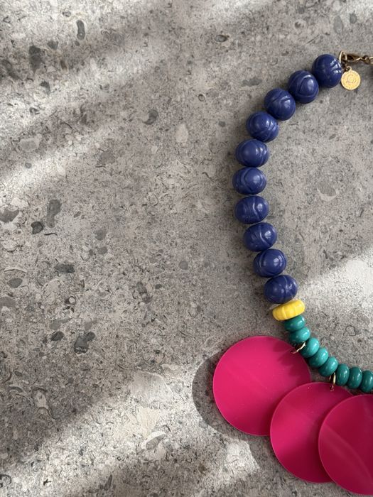 Колие с едри декоративни елементи, цветно