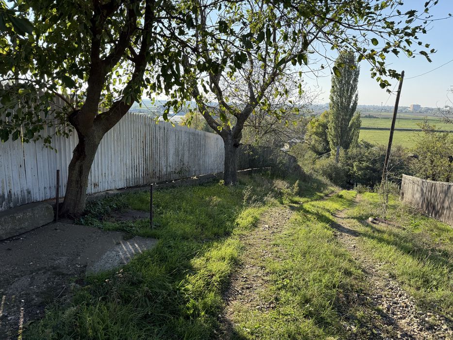 Vand casa cu garaj in Cernicari
